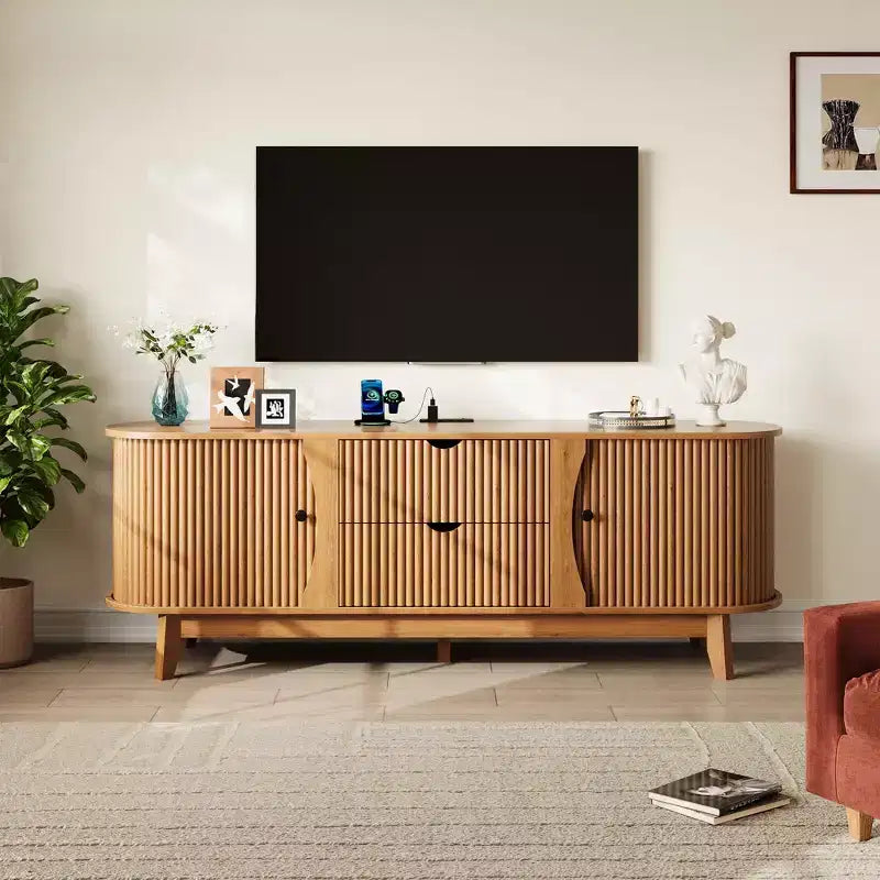 Meuble TV avec prises électriques, 2 tiroirs et 2 placards avec portes grillagées pour téléviseurs jusqu'à 70 pouces, console multimédia