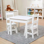 Ensemble de mobilier de salle de jeux Melissa & Doug en bois pour enfants, table et 2 chaises - Blanc : Surface carrée, ensemble de 3 pièces
