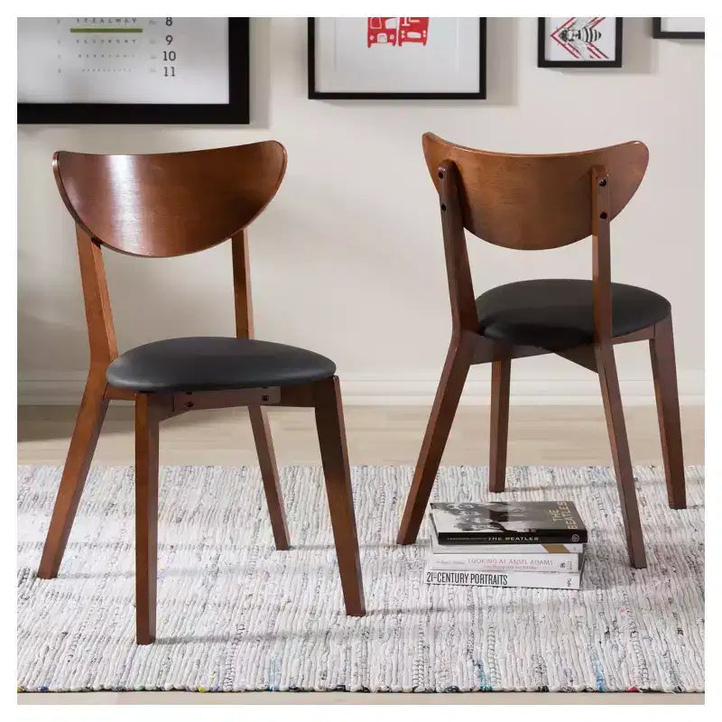 Lot de 2 chaises de salle à manger Sumner mi-siècle en similicuir Baxton Studio - Noir, marron « Noyer » : Structure en bois d'hévéa, capacité de 113 kg