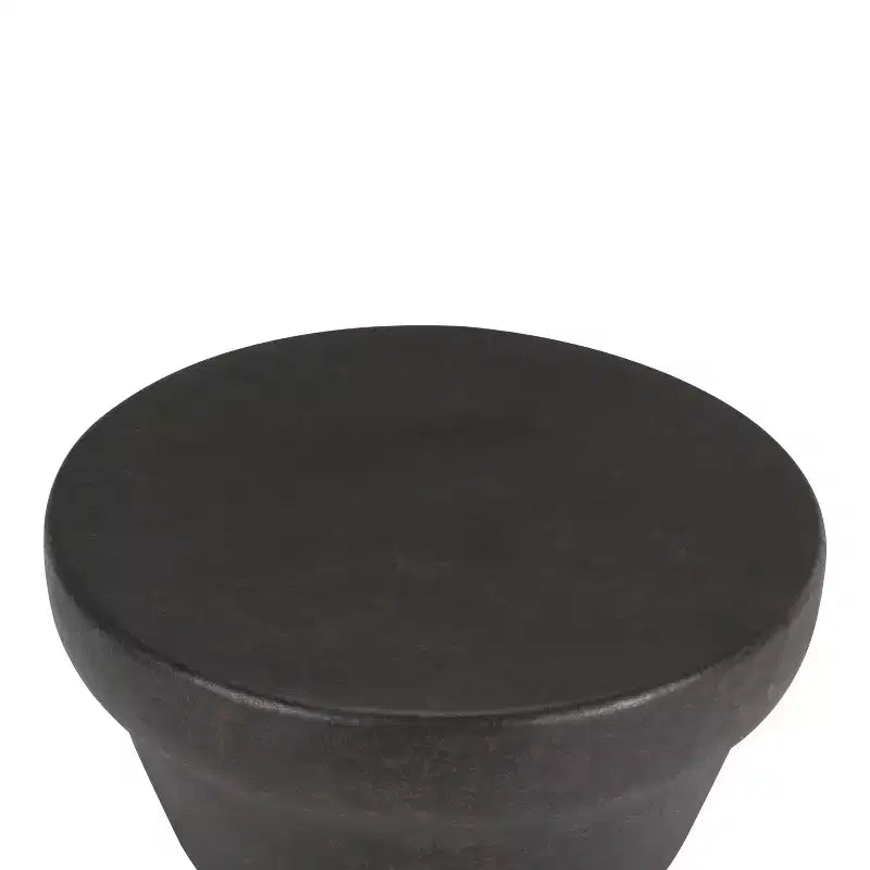 Table basse en métal Beaton de 33 po bronze rustique - WyndenHall : ronde, design industriel moderne, compartiment de rangement, revêtement par poudre