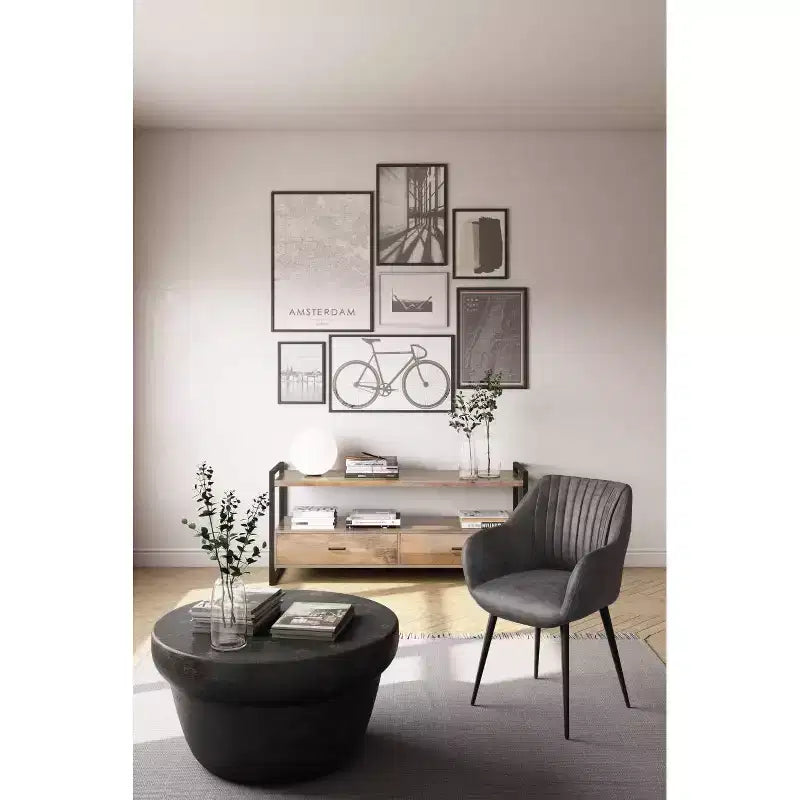 Table basse en métal Beaton de 33 po bronze rustique - WyndenHall : ronde, design industriel moderne, compartiment de rangement, revêtement par poudre