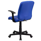 Chaise de bureau pivotante en vinyle matelassé mi-hauteur avec accoudoirs
