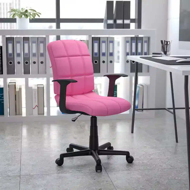 Chaise de bureau pivotante en vinyle matelassé mi-hauteur avec accoudoirs